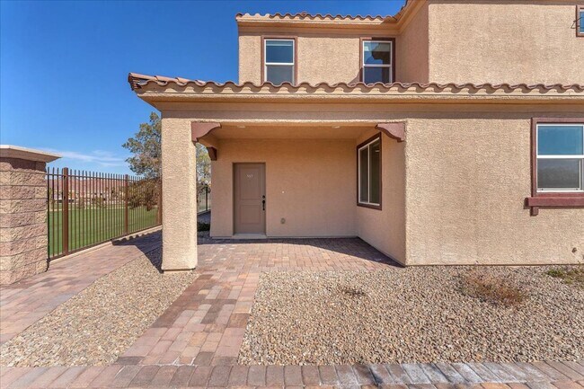 Building Photo - 4-Bedroom Tuscany Townhome with Strip & Golf Course Views