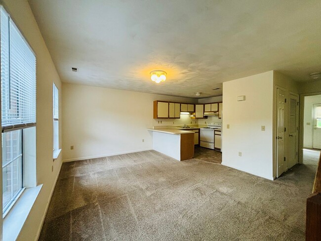 Building Photo - 824 Patrick Henry Dr