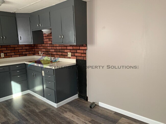 Building Photo - Rental Available!