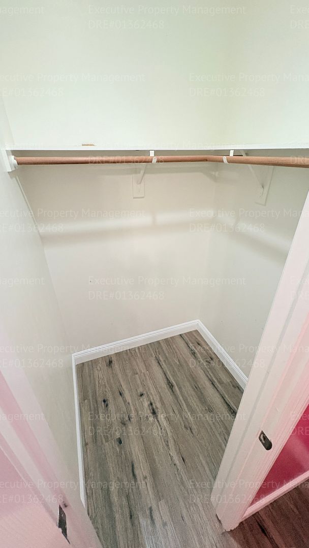 Building Photo - 3 bedroom 2 bathroom home located in a cul- de- sac in a Southwest Bakersfield neighborhood