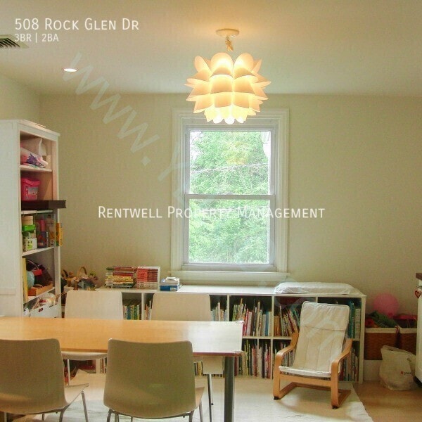 Building Photo - 508 Rock Glen Dr