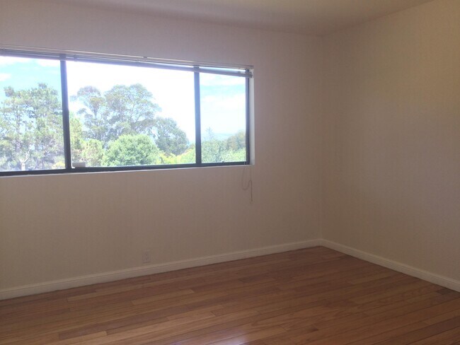Building Photo - 55 Del Monte Dr