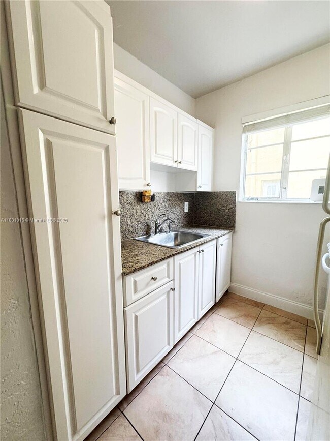 Building Photo - 7510 Byron Ave