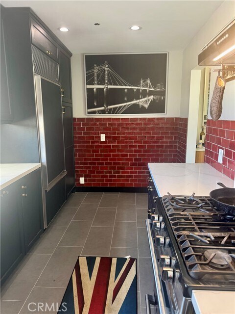 Building Photo - 241 S Barrington Ave