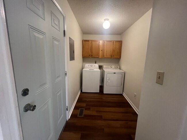 Building Photo - 1023 Yellowhammer Ln