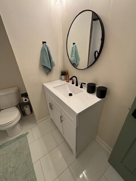 Building Photo - 5830 Hampton Ct