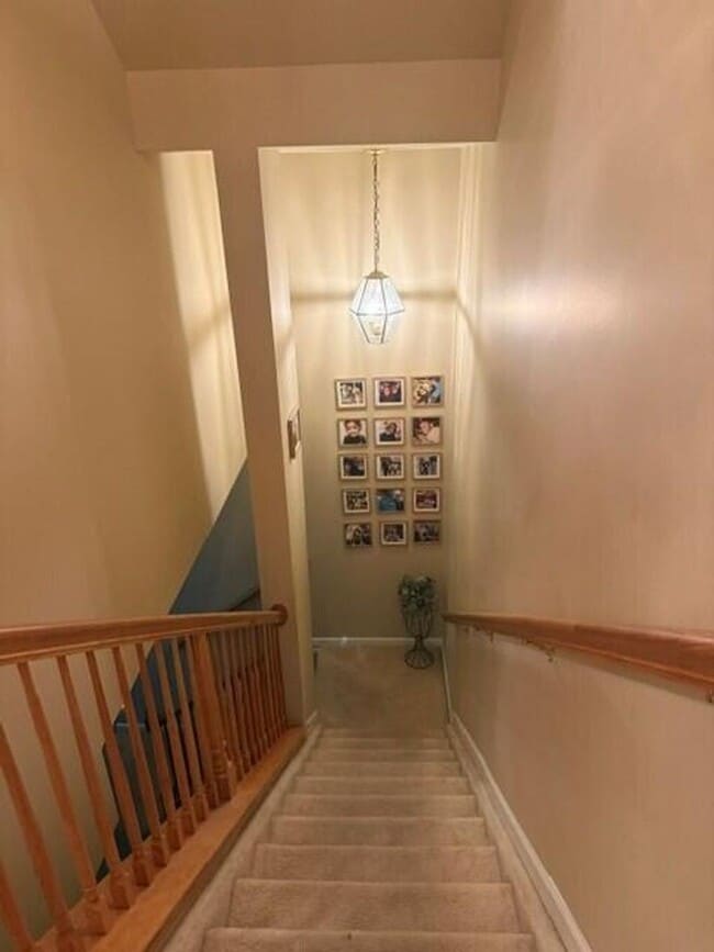 Building Photo - 39528 Rockcrest Ln