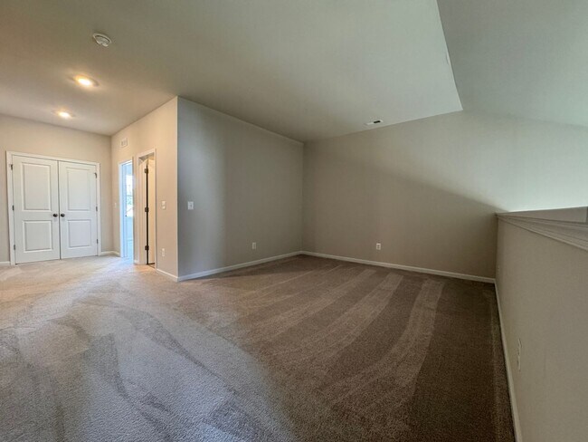 Building Photo - 3672 Isaac Cir