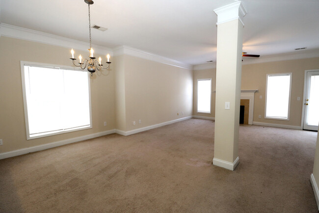 Building Photo - 2 Bedroom, 2.5 Bath in Hampton Forest Now ...