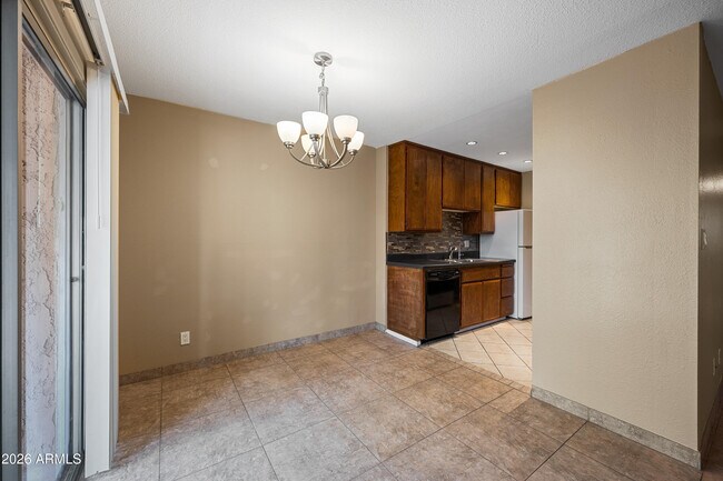 Building Photo - 5525 E Thomas Rd
