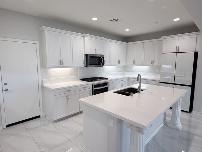 Building Photo - 31124 Hanover Ln