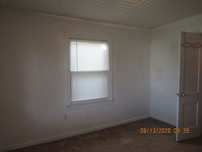 Building Photo - Located walking distance to Cameron University and Comanche Hospital !!