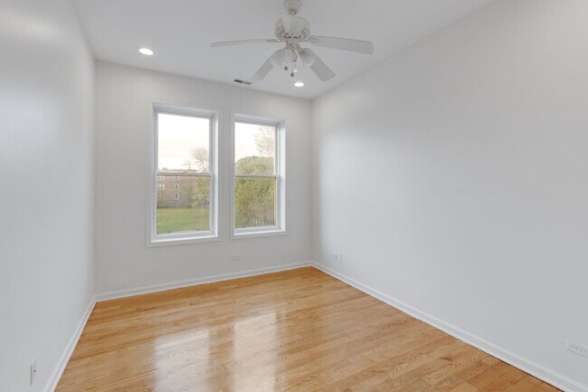 Building Photo - 4800 S St Lawrence Ave
