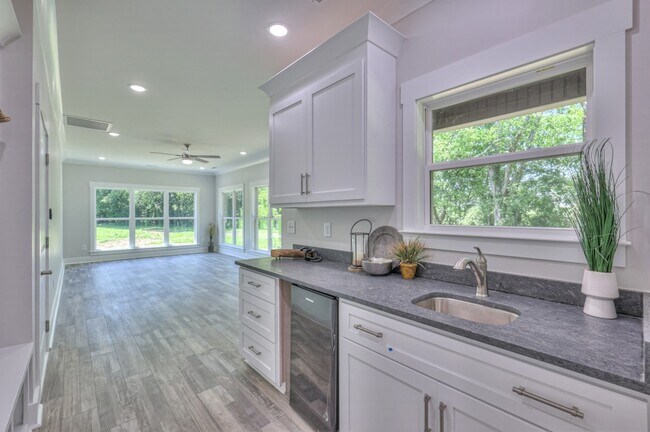 Building Photo - 3931 Taylors Store Rd