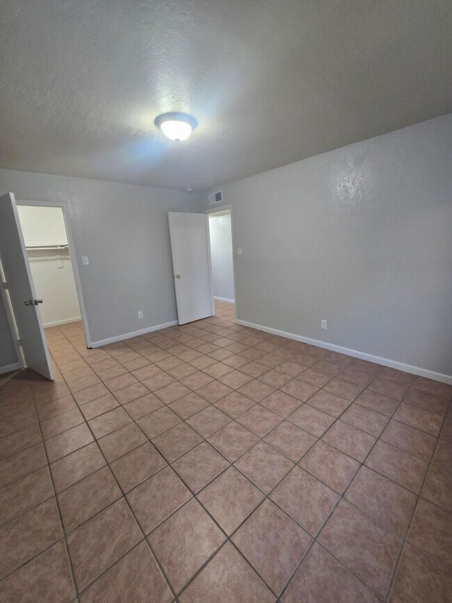 Building Photo - Comfortable 2 Bedroom Rio Rancho Apartment
