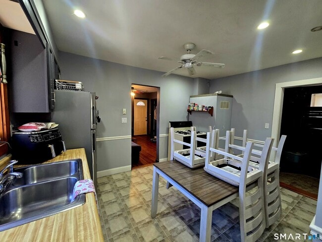 Building Photo - 73 Woodbridge Ave