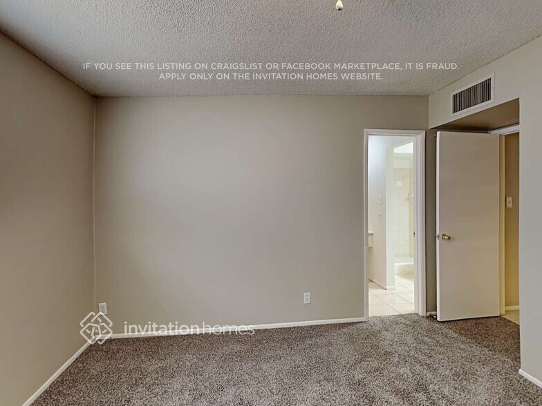 Building Photo - 8831 N 37th Dr