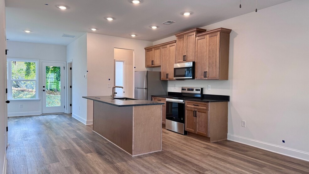 Building Photo - 1905 Driftwood Cir