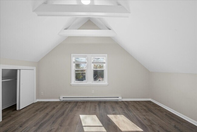 Building Photo - 15 Clearview Ave