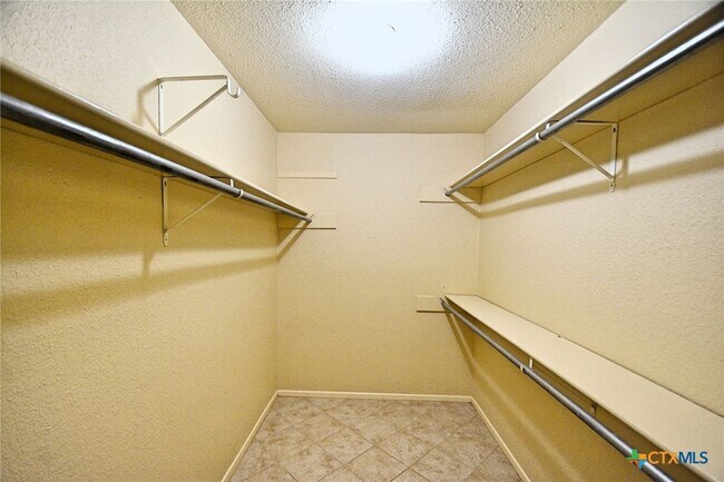 Building Photo - 788 Mary Preiss Dr