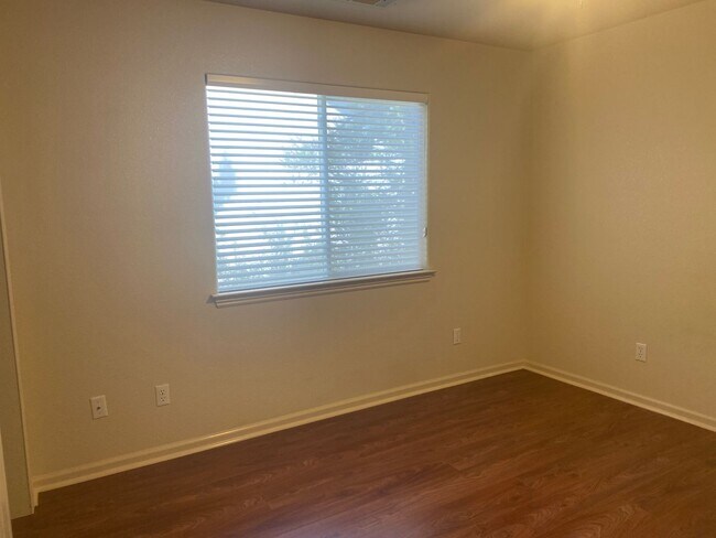 Building Photo - Beautiful Lakefront Home in the Vineyard! 55+ community