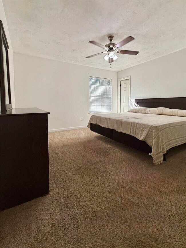 Building Photo - 4728 Pimlico Dr