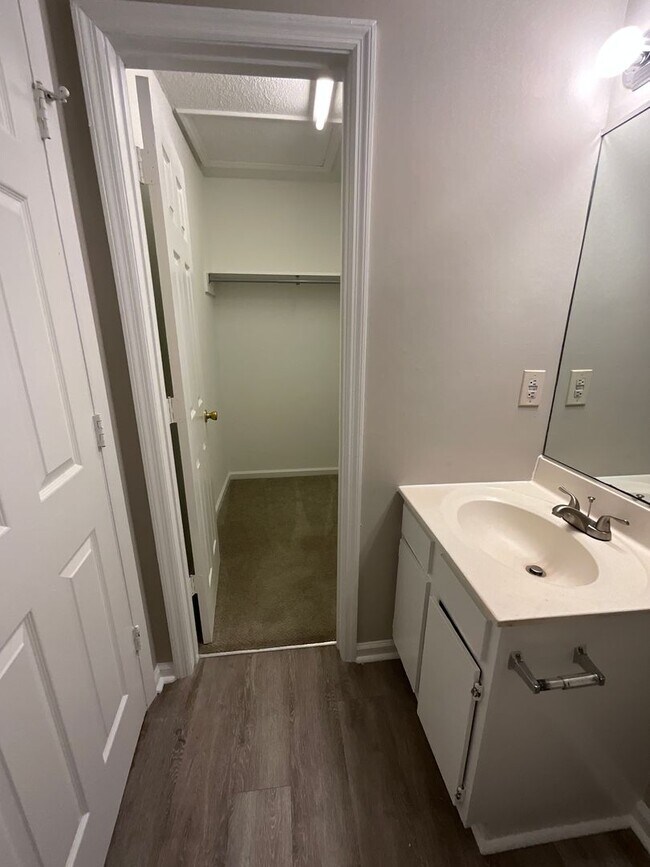 Building Photo - Remodeled High Point home! 3 Bedroom, 2 Ba...