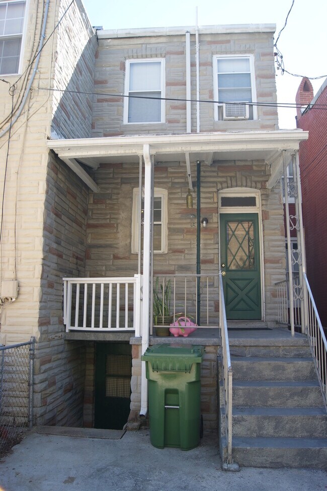 Building Photo - 3444 Chestnut Ave