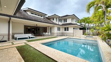 Building Photo - EXQUISITE KAHALA ESTATE IN EXCLUSIVE PUU P...