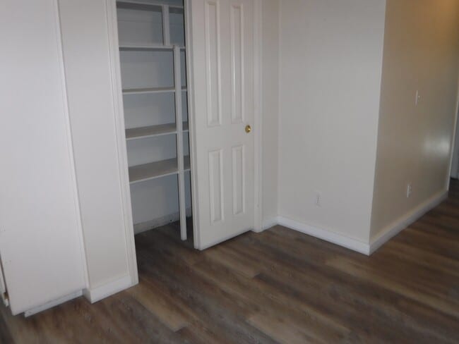 Building Photo - 1090 Gilliland Dr