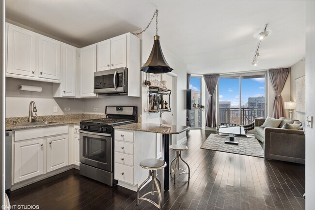 Building Photo - 645 N Kingsbury St