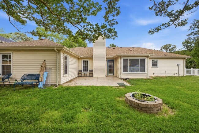 Building Photo - 2252 Newstead Dr