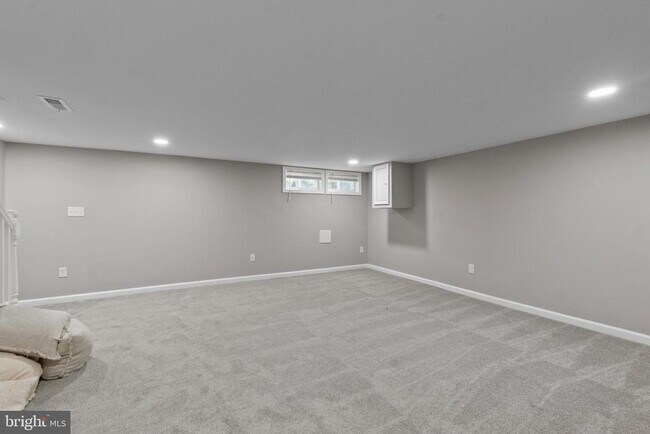 Building Photo - 8119 Clyde Bank Rd