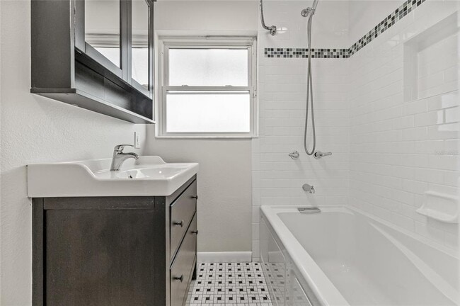 Building Photo - 1023 W Ohio Ave