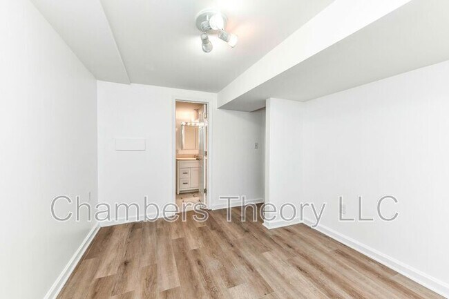 Building Photo - 6206 Redwood Ln