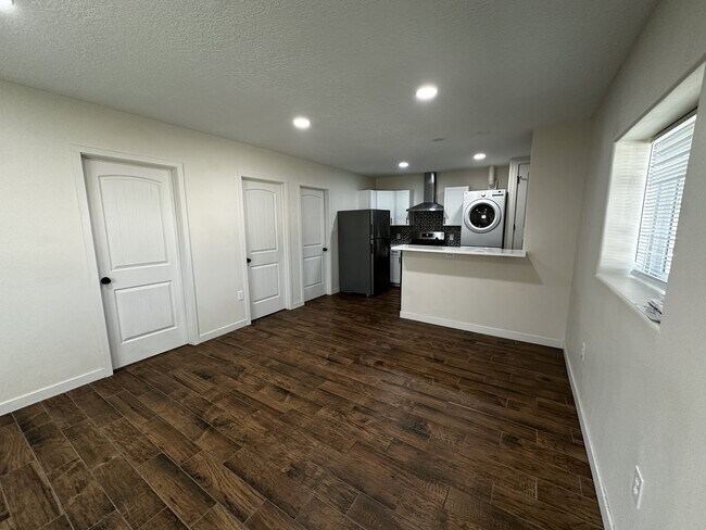 Primary Photo - 4702 Marble Ave