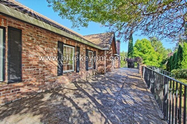 Building Photo - 3 Bed, 2 Bath, 1 Acre Home in Ridgefield, WA