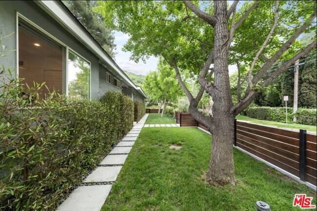 Building Photo - 3520 Mandeville Canyon Rd