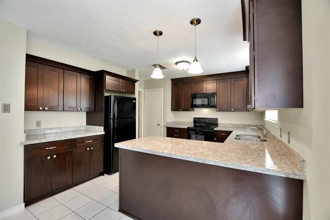 Building Photo - 15326 Glamorgan Dr