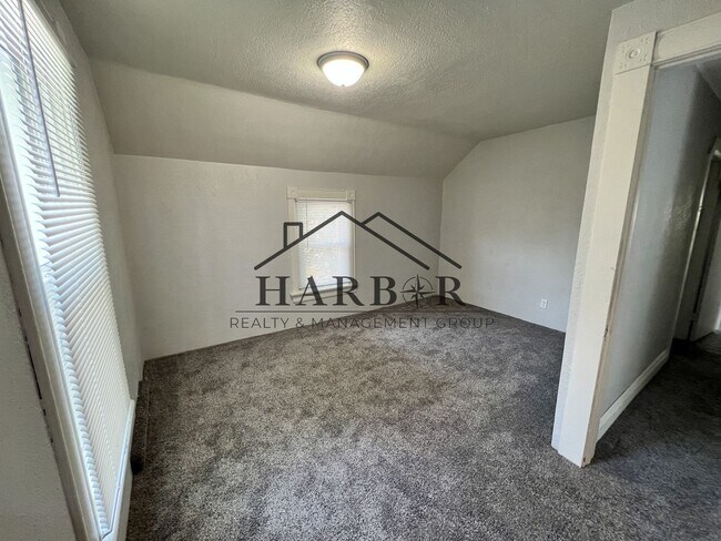 Building Photo - 527 Boone St