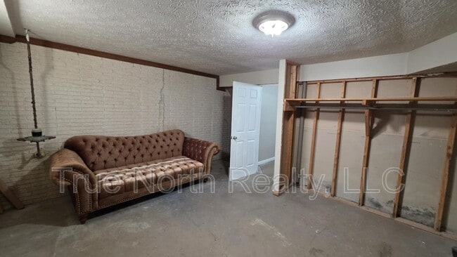 Building Photo - 2581 Sandbury Blvd