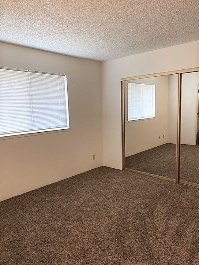Building Photo - Nice North Redding Home!