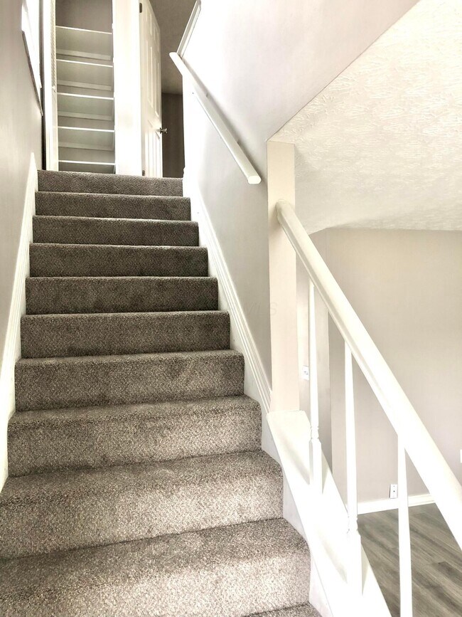 Building Photo - 5700 Crossing Ct