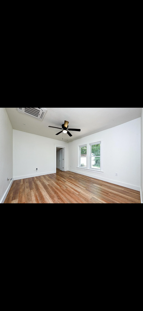 Building Photo - Available July 1st!  2-bedroom, 1-bathroom...