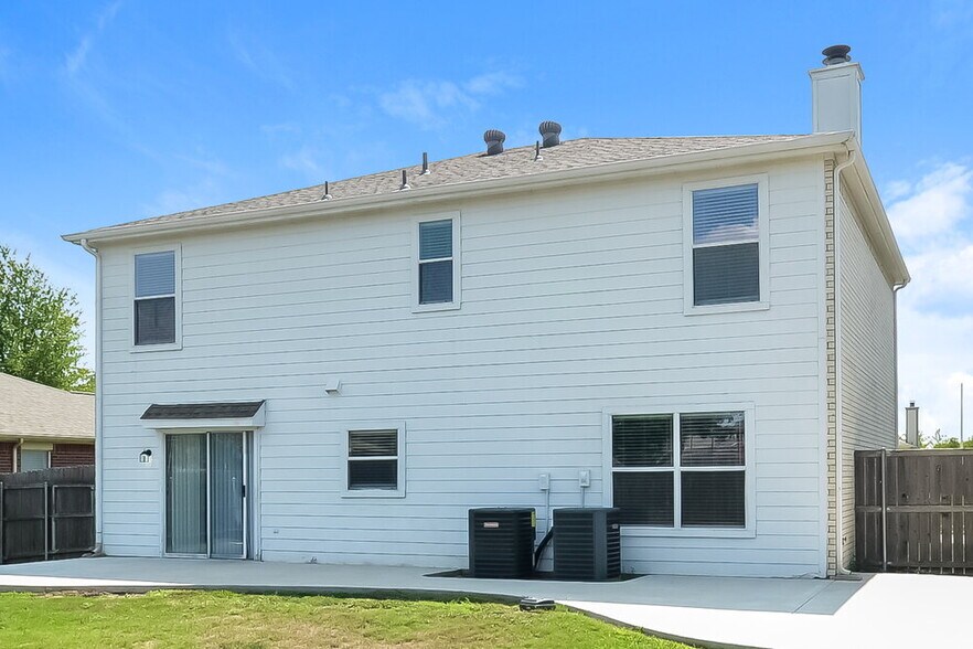 Building Photo - 4300 Sonoma Dr