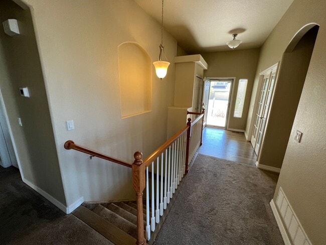 Building Photo - Pine Creek 5bd Home on Corner Lot 6 month ...