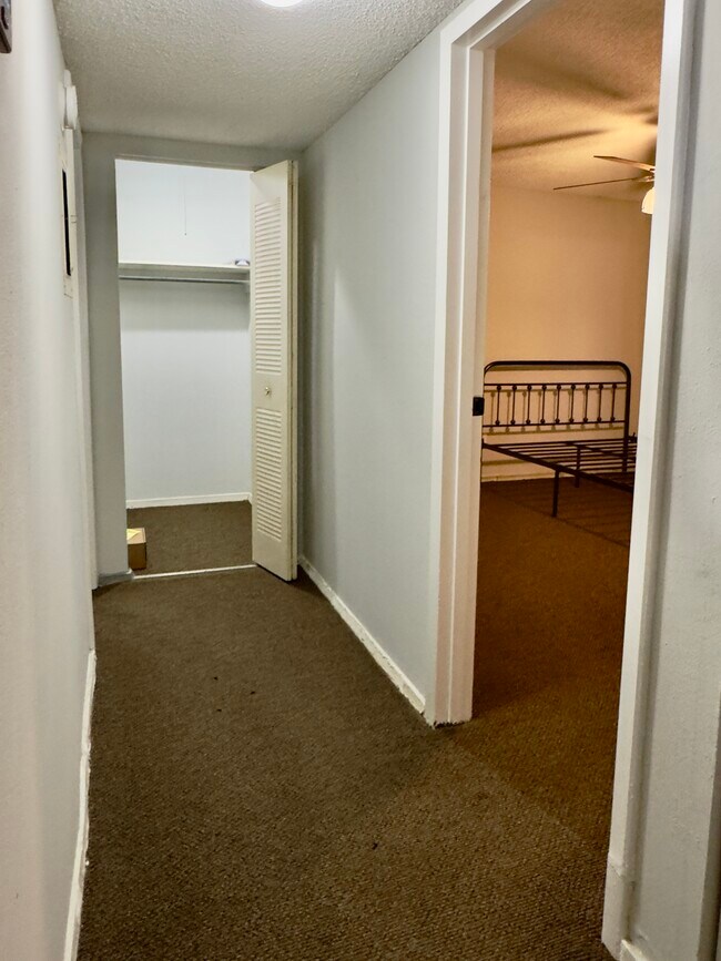 Building Photo - 6519 W Newberry Rd