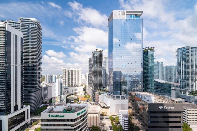 Building Photo - 950 Brickell Bay Dr