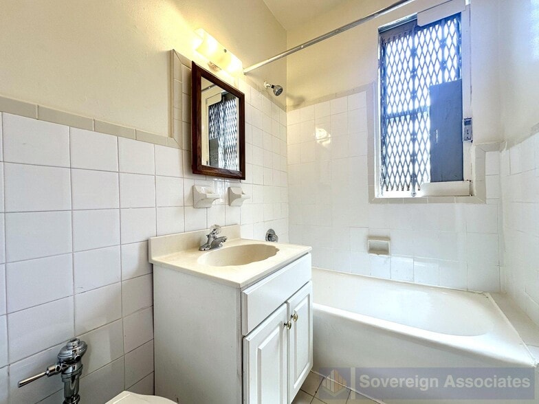 Building Photo - 64 W 108th St