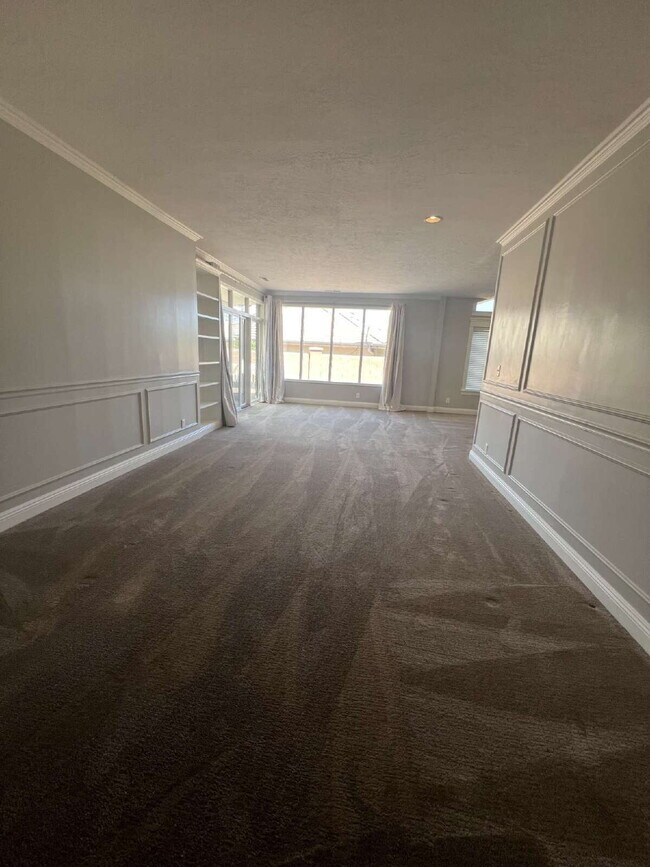 Building Photo - "Spacious 4-Bed Oasis with 3.5 Baths in Charming St. George!"